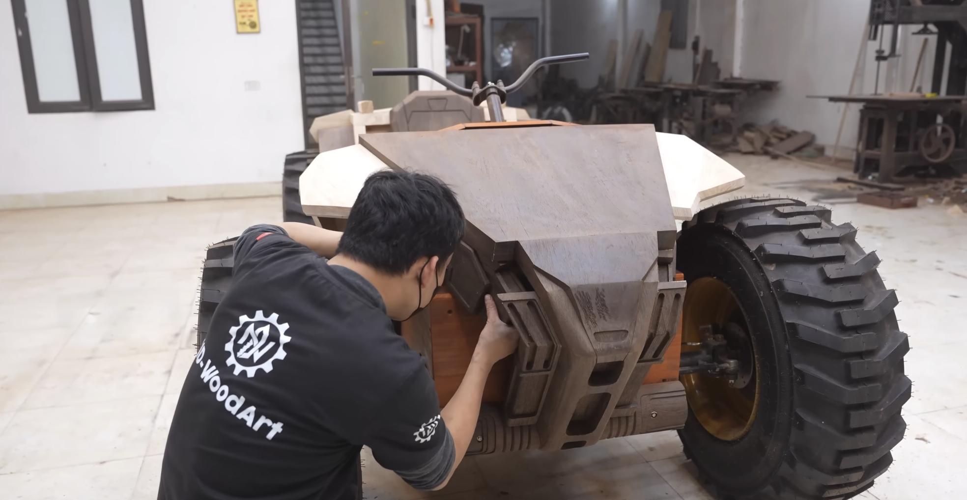Hình ảnh chi tiết xe địa hình bằng gỗ