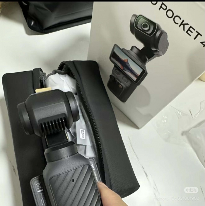 pocket-4-hand-on-2