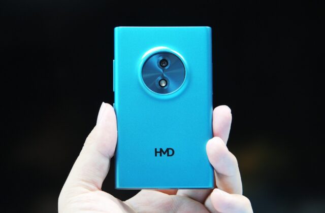 Khám Phá HMD Touch AI: Điện Thoại Cổ Điển Với Công Nghệ Hiện Đại