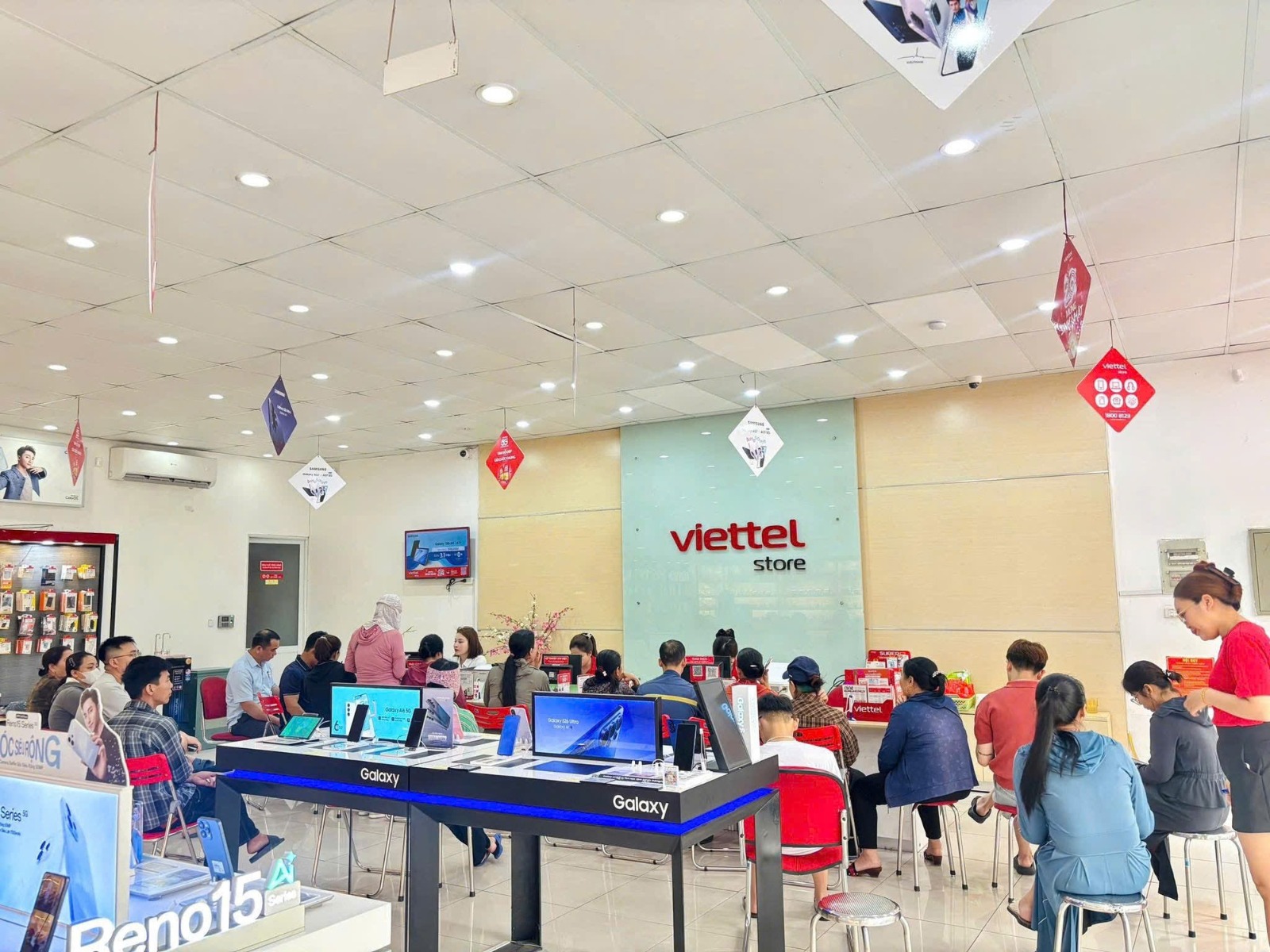 Những Ưu Đãi Đặc Biệt Trong Chương Trình Flash Sale Tại Viettel Store Vào Thứ 3, 4, 5 Hàng Tuần - Ảnh 1.