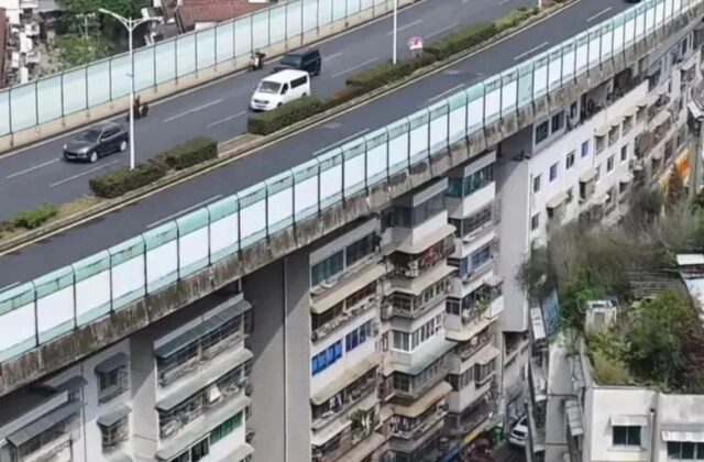 Kỳ Quái Thành Phố Trung Quốc: Nhà Dưới Đường Cao Tốc Độc Đáo