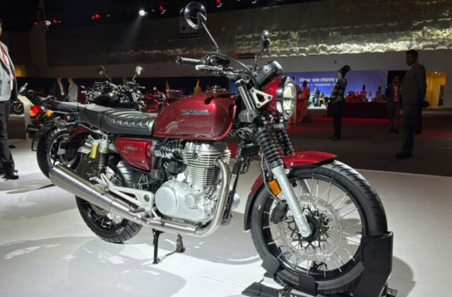Khám Phá Mẫu Xe Hoài Cổ Mới: Honda CB500 Đánh Bại Đối Thủ Trong Phân Khúc