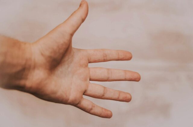 Tại Sao Kích Thước Ngón Tay Của Con Người Lại Khác Nhau?