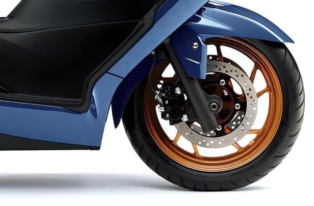 Suzuki Burgman 400 ABS 2026: Khi maxi-scooter chuẩn hóa nhiên liệu sinh học E10