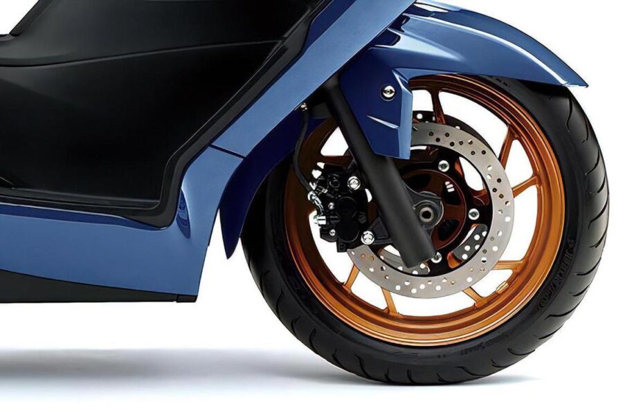 Suzuki Burgman 400 ABS 2026: Khi maxi-scooter chuẩn hóa nhiên liệu sinh học E10