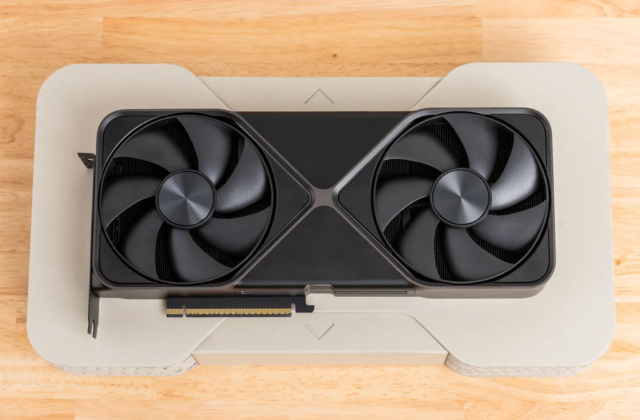 Khách Hàng Gặp Vấn Đề Khi Mua Card Đồ Họa RTX 5090 Vì Giá Tăng Đột Ngột Từ Asus