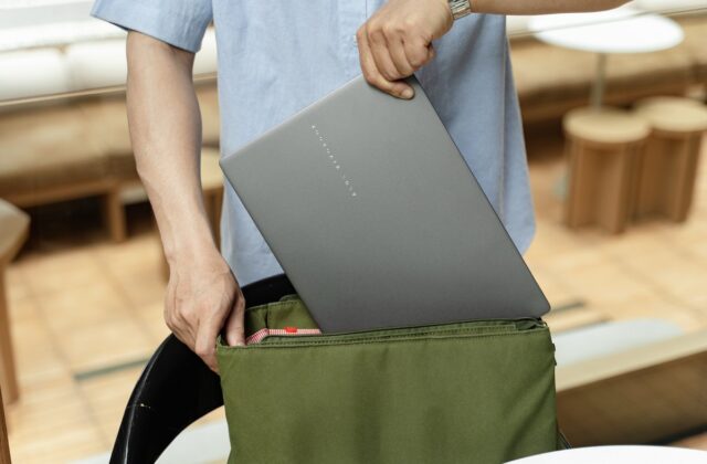Mua laptop cho sinh viên: cách tính chi phí dùng bền và những tiêu chí cần ưu tiên