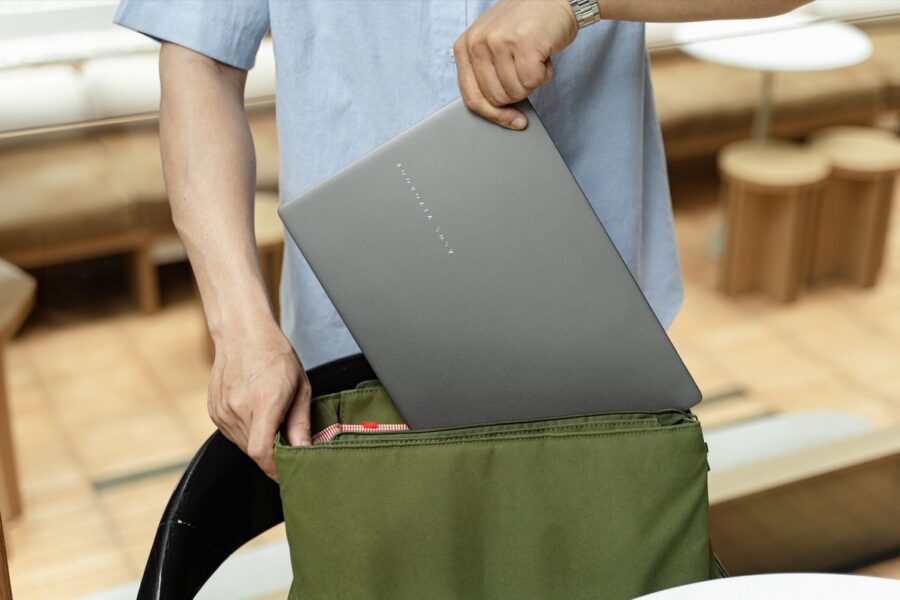 Mua laptop cho sinh viên: cách tính chi phí dùng bền và những tiêu chí cần ưu tiên