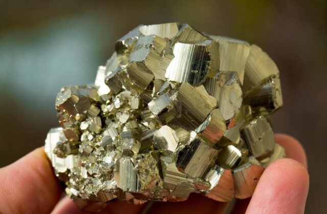 Khám Phá Công Nghệ Mới: Biến Quặng Pyrite Thành Vật Liệu Bán Dẫn Giá Rẻ Tại Mỹ