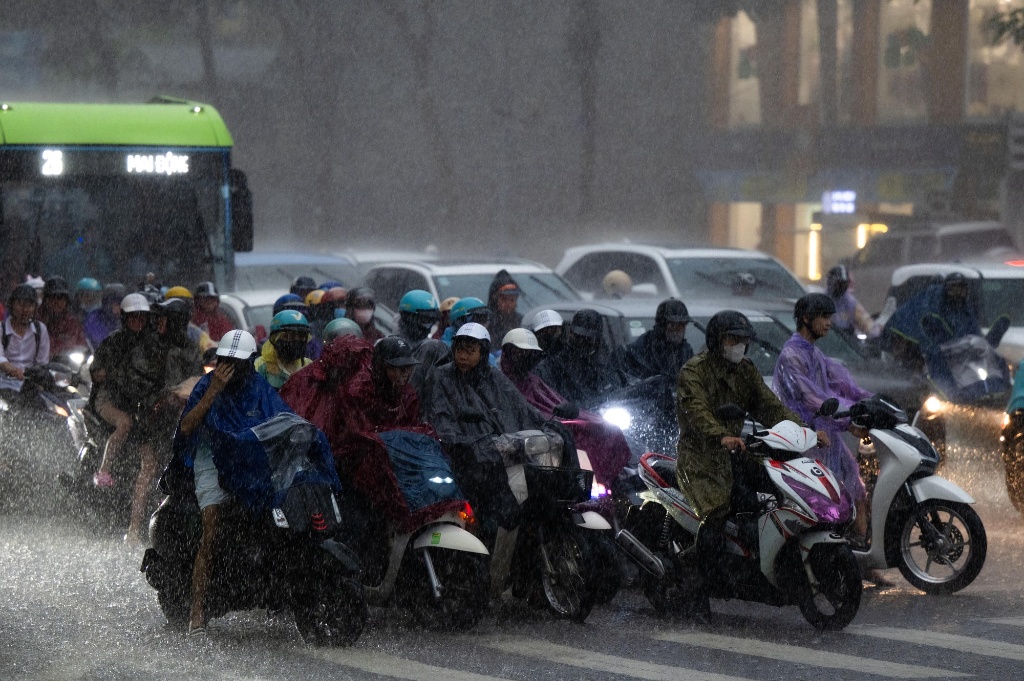 Khám Phá Tâm Tư Của Những Người Lái Xe Trong Thời Tiết Nắng Mưa - Ảnh 3.