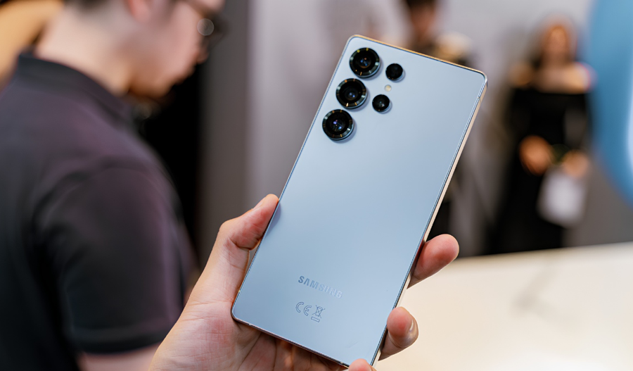 Khám Phá Samsung Galaxy S25 Ultra Sau Hai Năm: Vẫn Đứng Vững Như Một Chiếc Ferrari