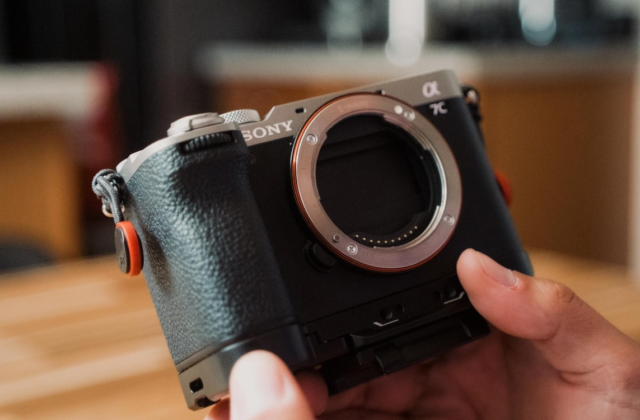 Sony A7C II dẫn đầu doanh số Kitamura: Chiếc full-frame nhỏ gọn vẫn chiến thắng