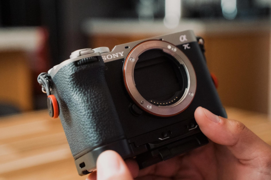 Sony A7C II dẫn đầu doanh số Kitamura: Chiếc full-frame nhỏ gọn vẫn chiến thắng