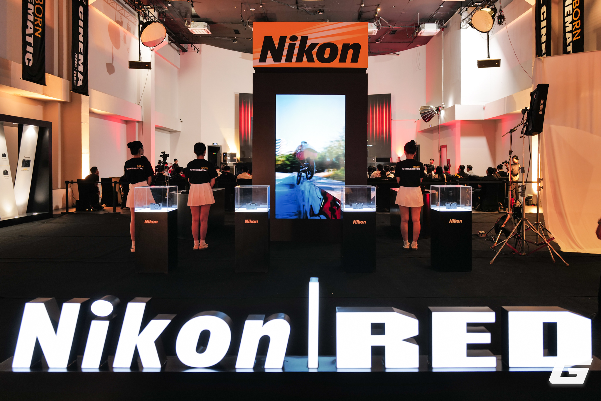 Nikon ZR chính thức ra mắt tại Việt Nam: Cinema Camera full-frame đầu tiên của Nikon sau khi thâu tóm RED, giá 61,99 triệu đồng- Ảnh 1.