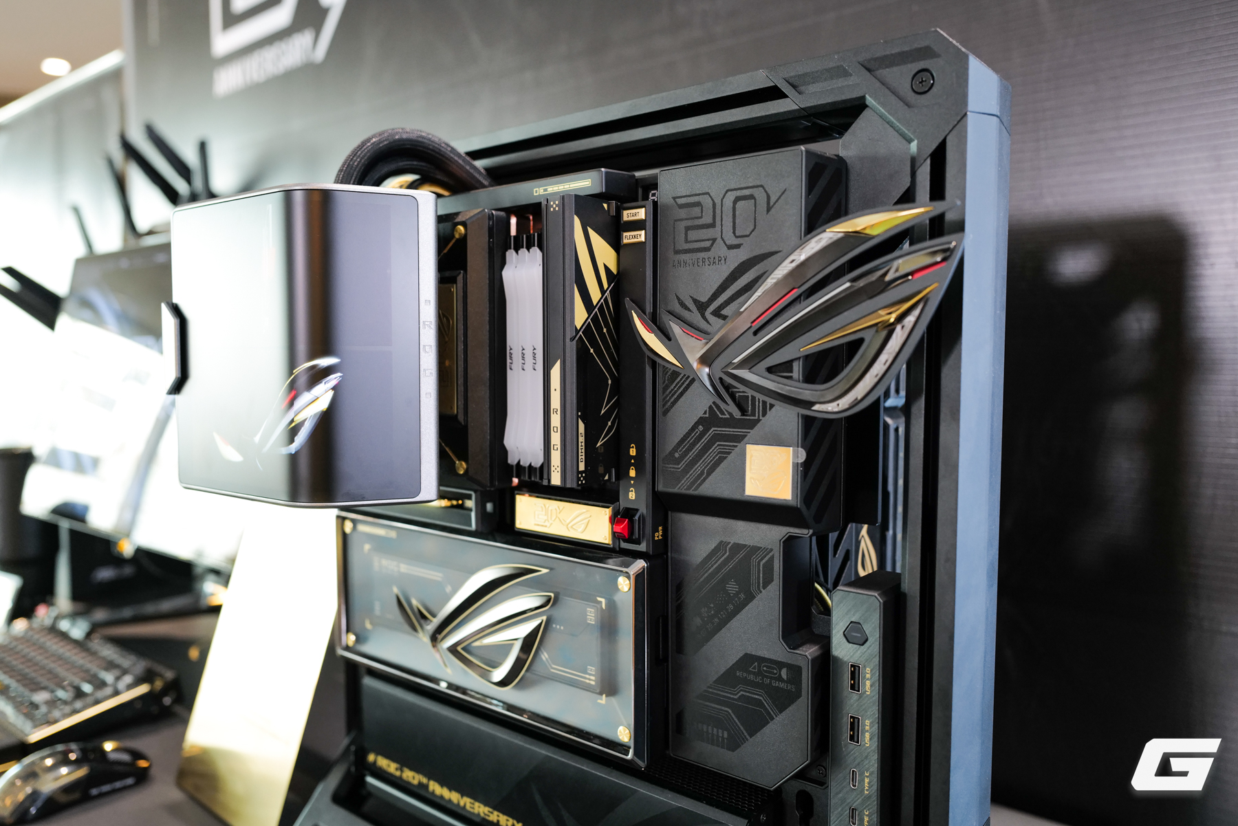 ASUS Ra Mắt Loạt Linh Kiện Kỷ Niệm 20 Năm: Giá Cao Đáng Kinh Ngạc Tại Việt Nam - Ảnh 4.