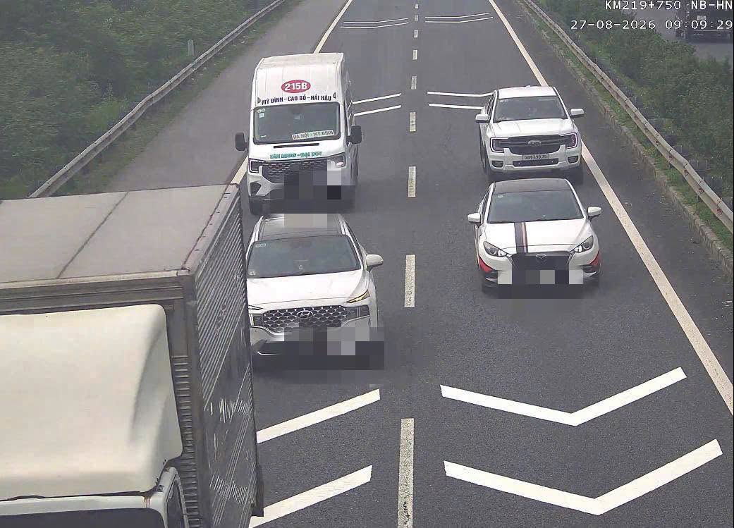 Cảnh Báo Về Lỗi Không Giữ Khoảng Cách An Toàn Trên Cao Tốc