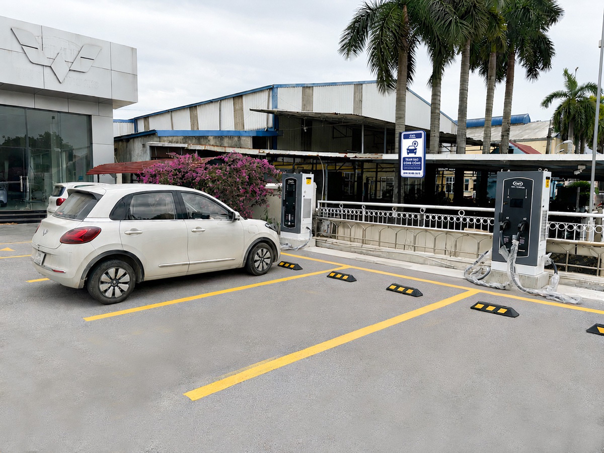 ‘Ông lớn’ bán xe điện Trung Quốc sắp hoàn thành 2.100 trụ sạc khắp Việt Nam, giá sạc mỗi lần chỉ bằng cốc trà đá - Ảnh 1.