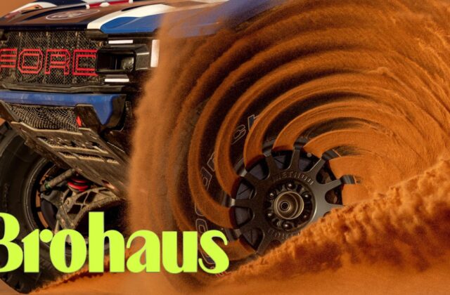 Khám Phá Tinh Thần Dakar Rally: Vẻ Đẹp Ẩn Giấu Trong Những Chiếc Xe Bị Lấm Bùn