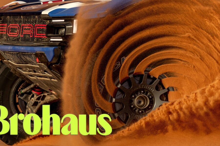 Khám Phá Tinh Thần Dakar Rally: Vẻ Đẹp Ẩn Giấu Trong Những Chiếc Xe Bị Lấm Bùn