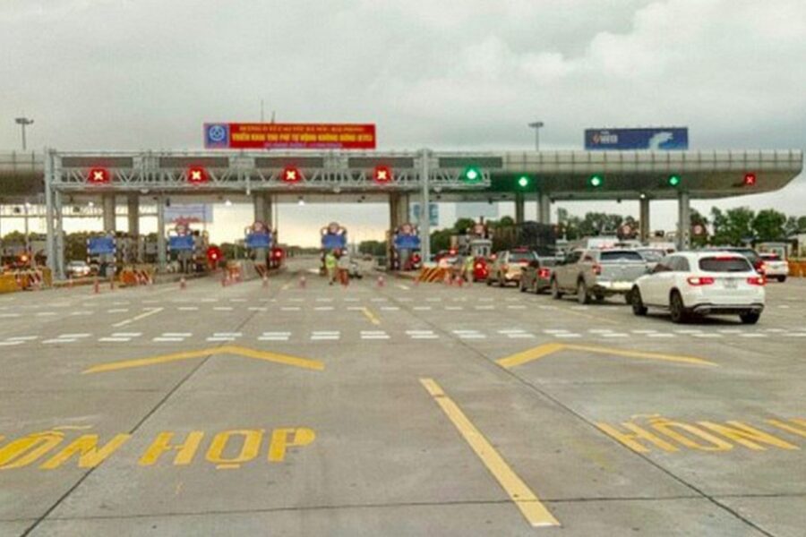 Lùi xe trên cao tốc: Khi nào tài xế không bị xử phạt?