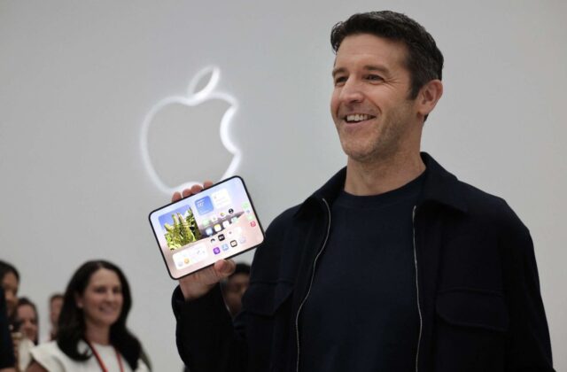 Apple nói gì về ‘sự trùng lặp’ thiết kế iPhone Duo và tầm quan trọng của màn hình gập