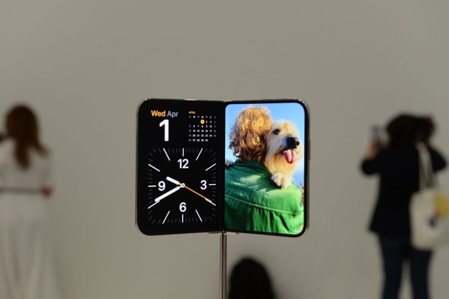 iPhone Duo và cuộc chơi mới của smartphone gập: Ai được lợi, ai đối mặt rủi ro?