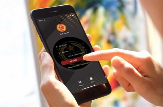 Hướng dẫn kiểm tra và phản ánh khi thông tin cá nhân xuất hiện ở doanh nghiệp trên eTax Mobile
