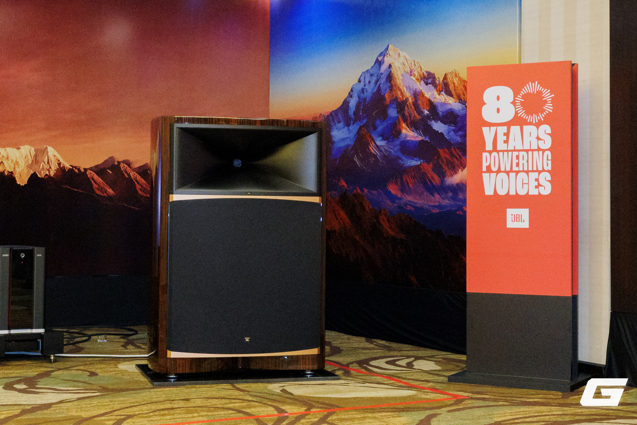 Cặp loa khủng trị giá 5,3 tỷ đồng của JBL lần đầu trình diễn tại Việt Nam, khuấy động AVSHOW 2026- Ảnh 3. Cặp loa khủng trị giá 5,3 tỷ đồng của JBL lần đầu trình diễn tại Việt Nam, khuấy động AVSHOW 2026- Ảnh 3.